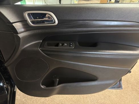 Used 2022 Jeep Grand Cherokee Laredo X image 26