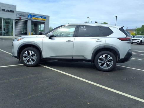 Used 2023 Nissan Rogue SV AWD/4WD image 6