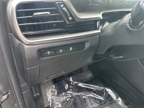 Used 2023 Kia Telluride S AWD/4WD image 9
