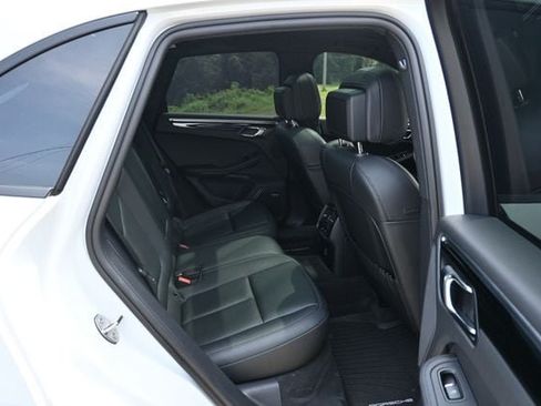 Used 2024 Porsche Macan AWD/4WD image 21