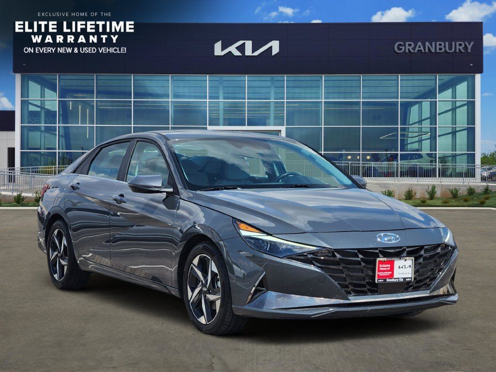 Used 2023 Hyundai Elantra Limited FWD image 3