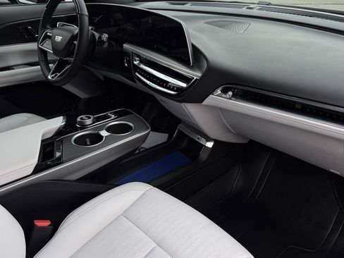 Used 2024 Cadillac Lyriq Sport RWD image 44