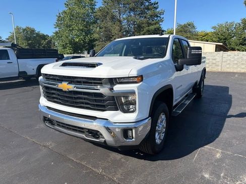 Used 2025 Chevrolet Silverado 3500 LT w/ Safety Package AWD/4WD image 2