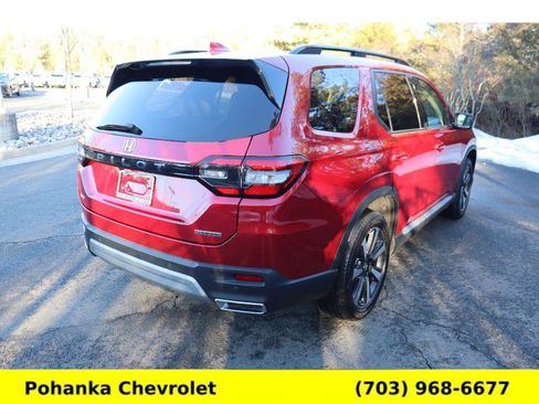 Used 2024 Honda Pilot Touring image 7