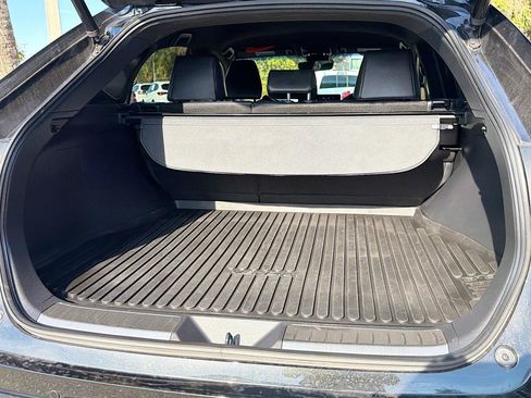 Used 2022 Toyota Venza XLE image 12