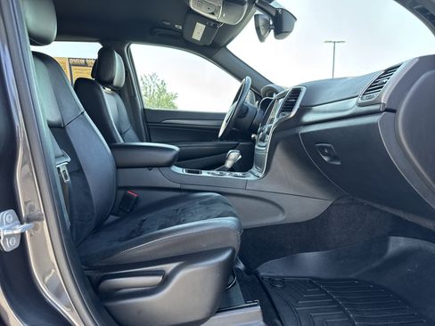 Used 2018 Jeep Grand Cherokee Altitude AWD/4WD image 30