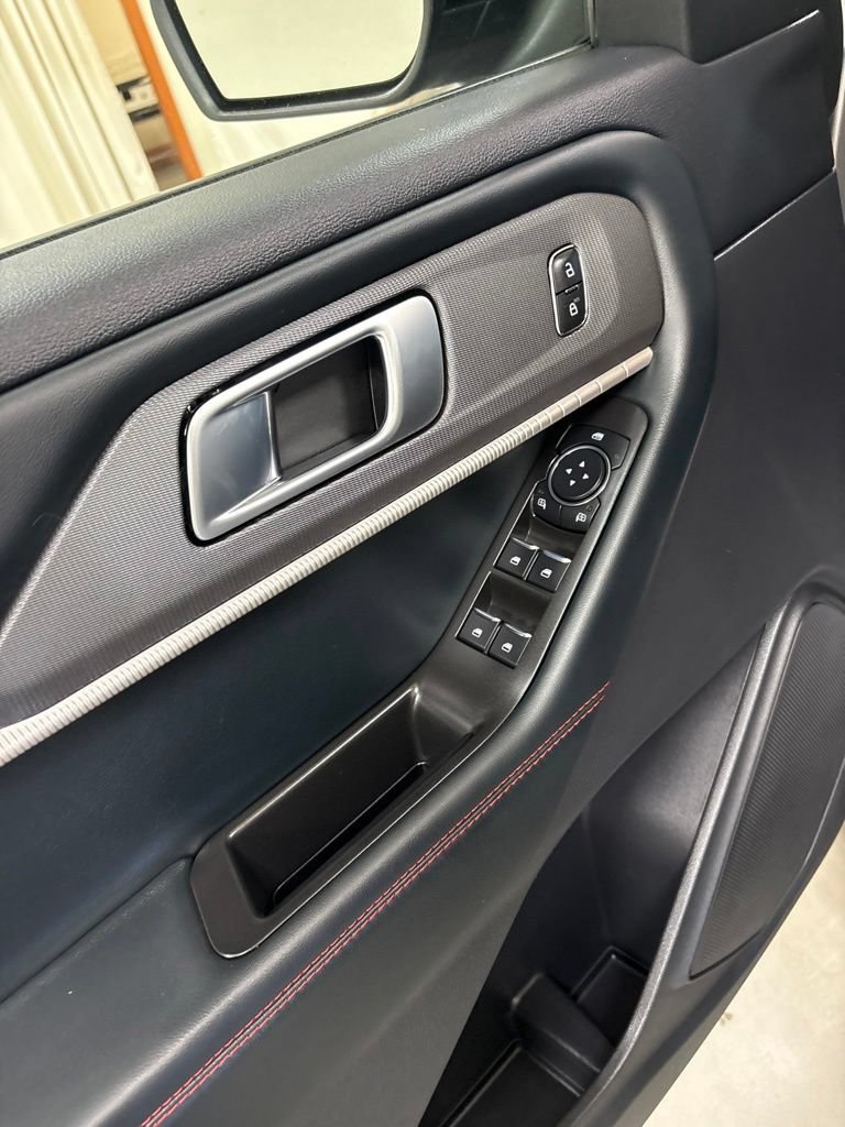 Used 2025 Ford Explorer ST-Line AWD/4WD image 20