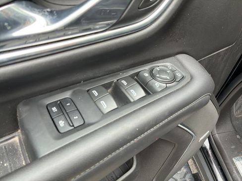 Used 2021 Chevrolet Tahoe Z71 w/ Z71 Signature Package image 9