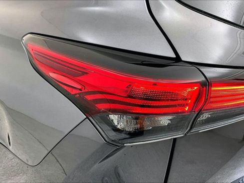 Used 2021 Toyota Highlander XLE image 40