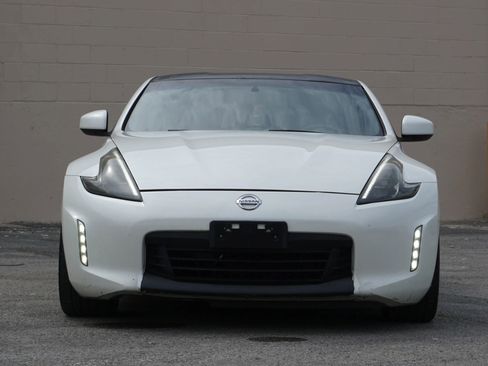 Used 2016 Nissan 370Z Coupe RWD image 2
