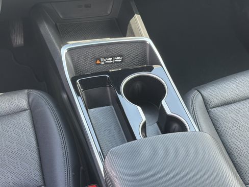 Used 2025 Chevrolet Equinox LT w/ Convenience Package II FWD image 42