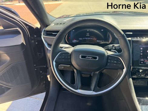 Used 2023 Jeep Grand Cherokee Altitude AWD/4WD image 16