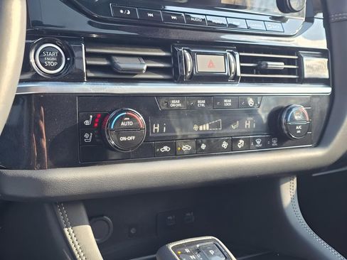 Used 2024 Nissan Pathfinder Platinum w/ Cargo Package image 29