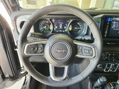 Used 2025 Jeep Wrangler Unlimited Sahara w/ Safety Group AWD/4WD image 16