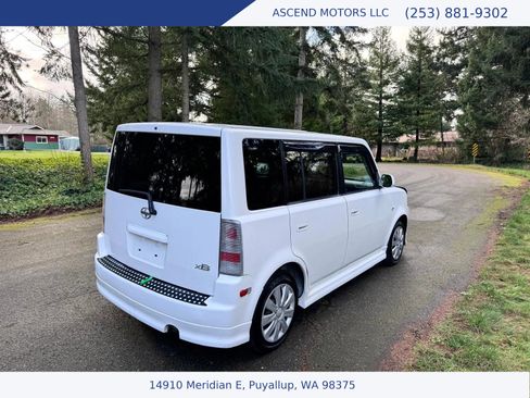 Used 2005 Scion xB Hatchback 4D image 5