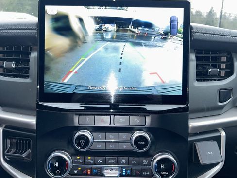 Used 2024 Ford Expedition Max XLT image 16