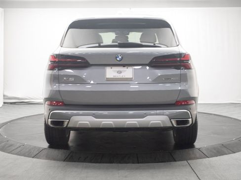 Used 2024 BMW X5 xDrive40i w/ Parking Assistance Package AWD/4WD image 4