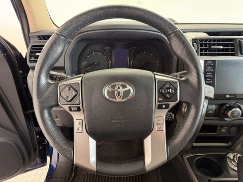 Used 2022 Toyota 4Runner SR5 Premium w/ Moonroof Package AWD/4WD image 11