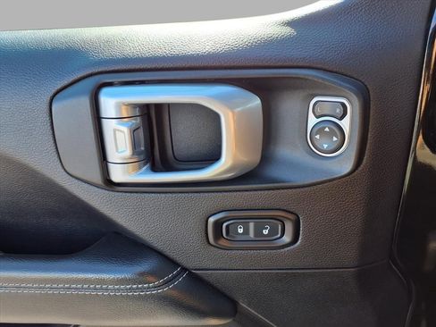 Used 2020 Jeep Gladiator Overland image 18