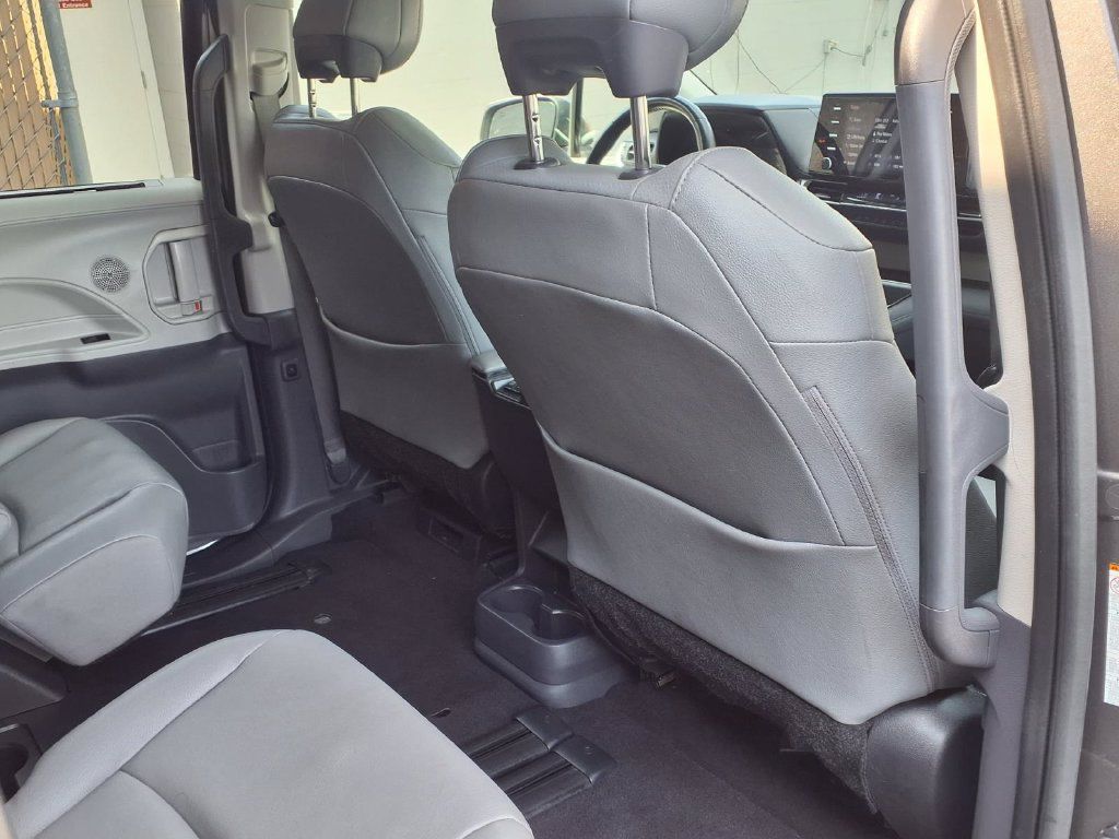 Certified 2024 Toyota Sienna XLE FWD image 35