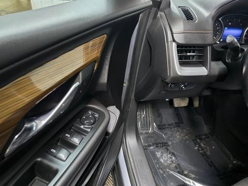 Used 2021 GMC Terrain SLE w/ Elevation Edition image 14