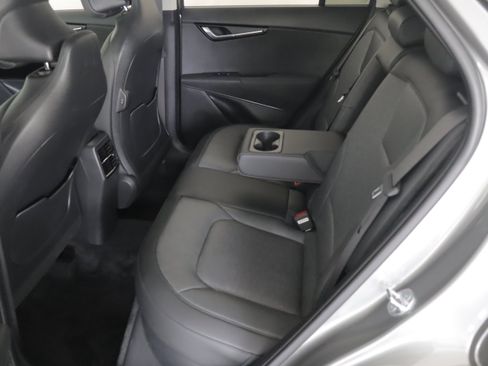 Used 2024 Kia Niro SX Touring FWD image 9