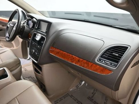 Used 2015 Chrysler Town & Country Touring-L w/ Driver Convenience Group FWD image 28