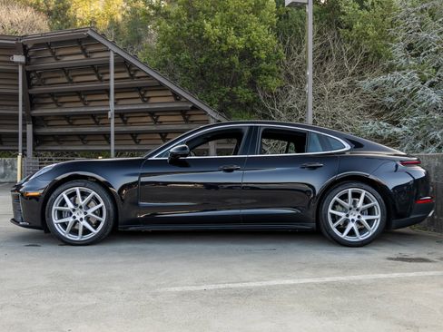 Certified 2024 Porsche Panamera 4 image 2