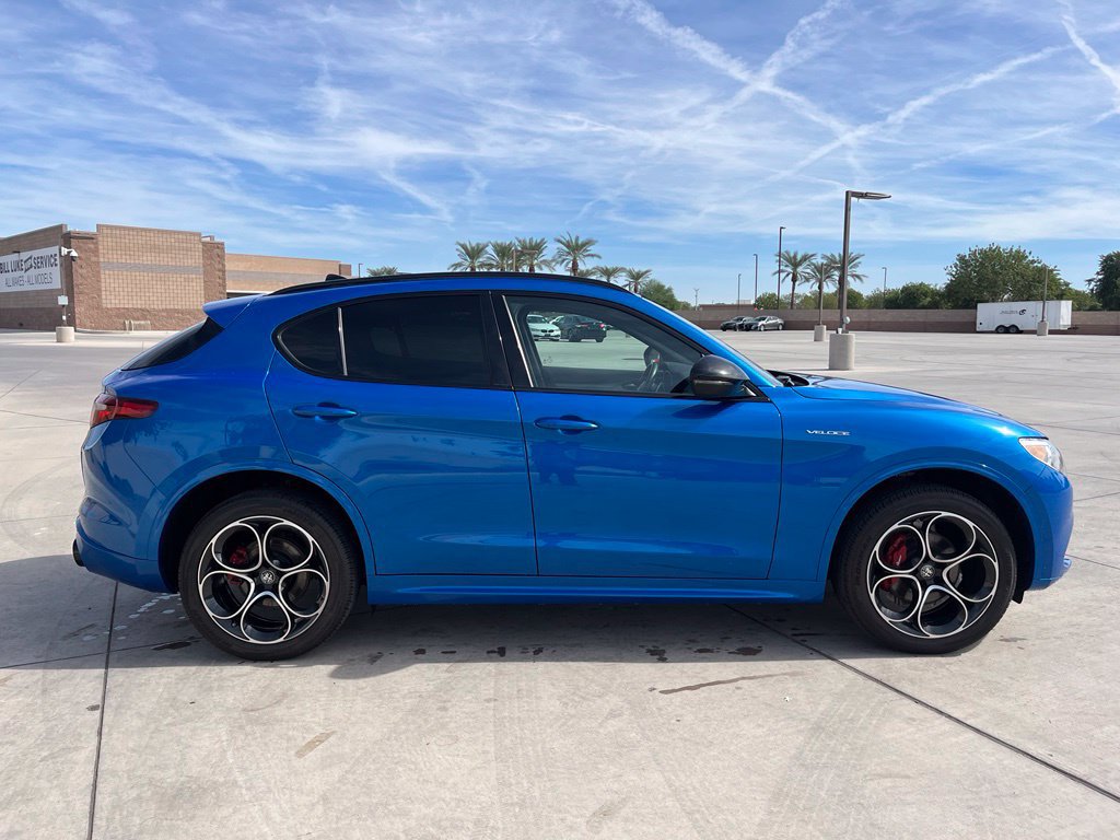 Used 2023 Alfa Romeo Stelvio Veloce AWD/4WD image 6