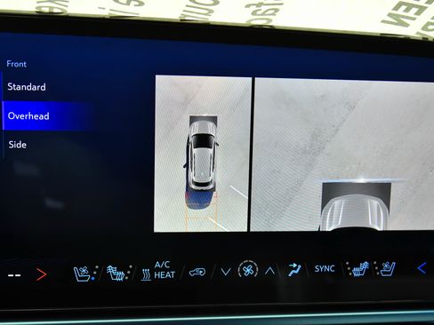 Used 2024 Chevrolet Equinox EV LT FWD image 24