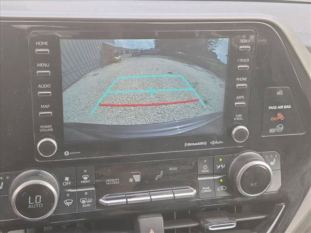 Used 2021 Toyota Highlander XLE AWD/4WD image 11