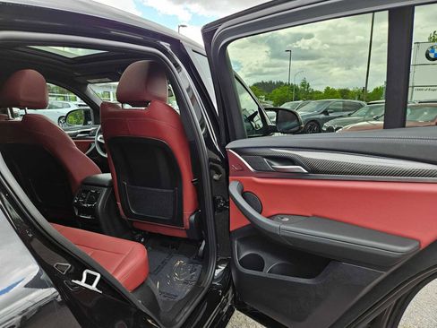 Used 2025 BMW X4 M40i w/ Premium Package image 14