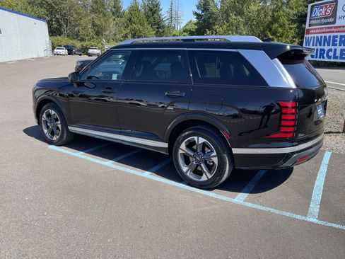 Certified 2026 Hyundai Palisade Limited AWD/4WD image 3