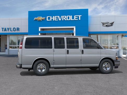 New 2025 Chevrolet Express 3500 LT w/ LT Preferred Equipment Group RWD image 5