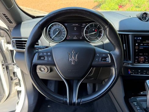 Used 2022 Maserati Levante GT AWD/4WD image 16