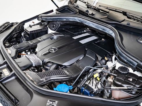 Used 2016 Mercedes-Benz GL 450 4MATIC image 38