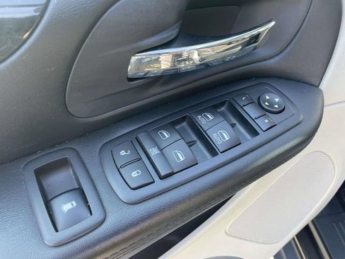 Used 2016 Dodge Grand Caravan SE w/ Quick Order Package 29E SE FWD image 17