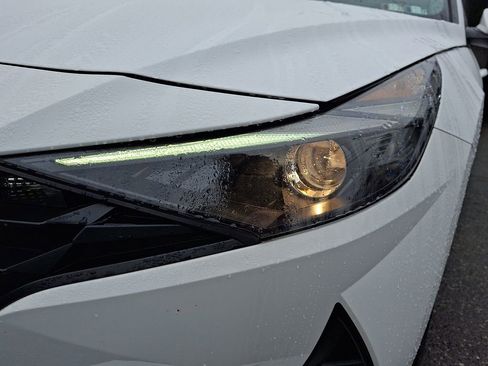 Certified 2023 Hyundai Elantra SEL FWD image 9