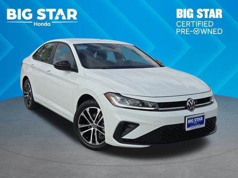 Used 2025 Volkswagen Jetta Sport image 1