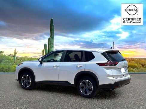 Certified 2025 Nissan Rogue SV FWD image 4