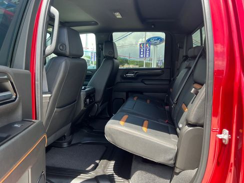 Used 2024 GMC Sierra 2500 AT4 w/ AT4 Premium Plus Package AWD/4WD image 17