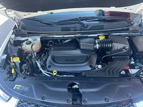Used 2021 Chrysler Pacifica Touring-L image 33