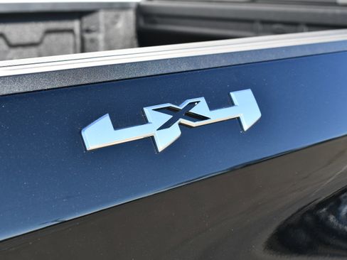 New 2026 GMC Sierra 1500 SLE w/ Preferred Package image 9