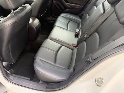 Used 2018 MAZDA MAZDA3 Touring image 14