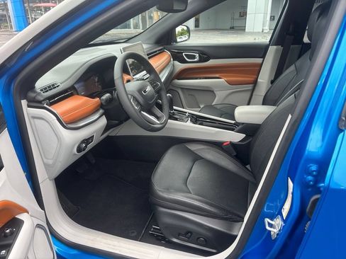 Used 2023 Jeep Compass Limited AWD/4WD image 14