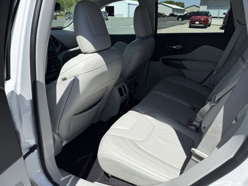 Used 2019 Jeep Cherokee Limited AWD/4WD image 11