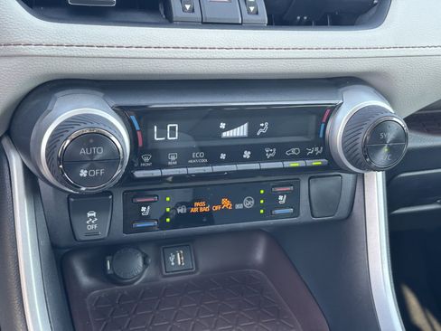 Used 2023 Toyota RAV4 Limited image 5