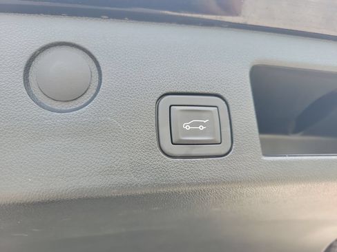 Used 2025 Chevrolet Equinox RS w/ Safety and Technology Package FWD image 9
