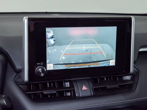 Used 2025 Toyota RAV4 XLE AWD/4WD image 16