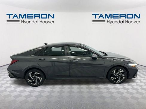Used 2025 Hyundai Elantra SEL FWD image 6
